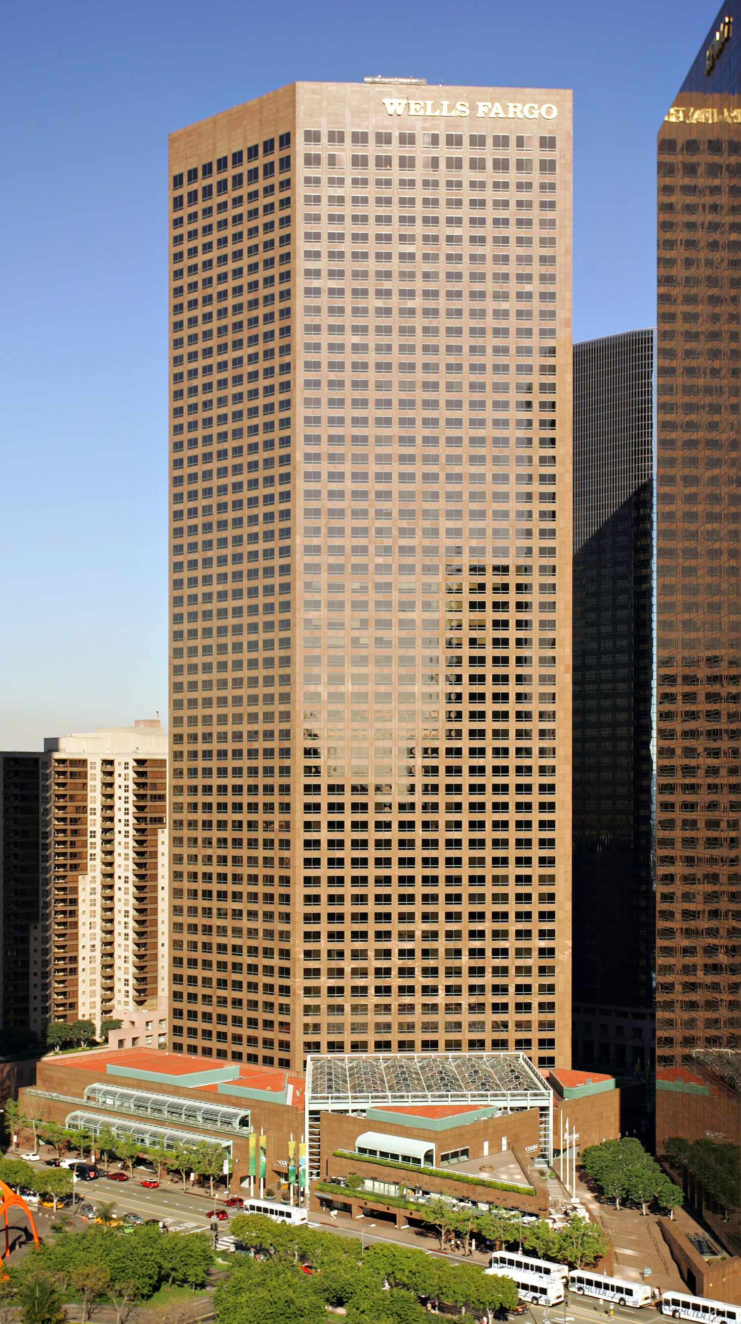 Wells Fargo North Tower, Los Angeles - View from Westin Bonaventure Hotel. © Mathias Beinling